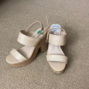 Neutral heeled sandals